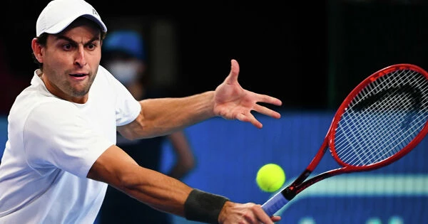 Карацев снялся с турнира ATP в Стокгольме